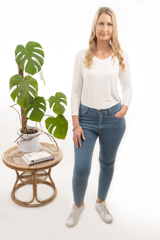 V-neck LS Essential Top - White