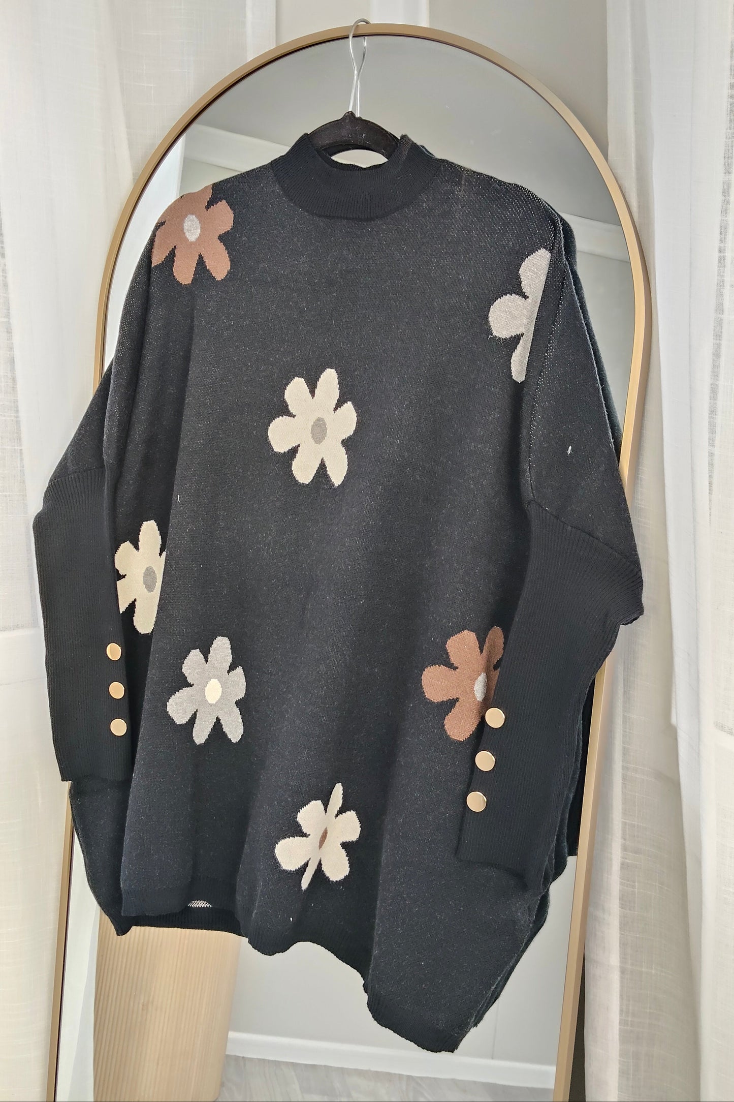 Black - Oversized Daisy Sweater