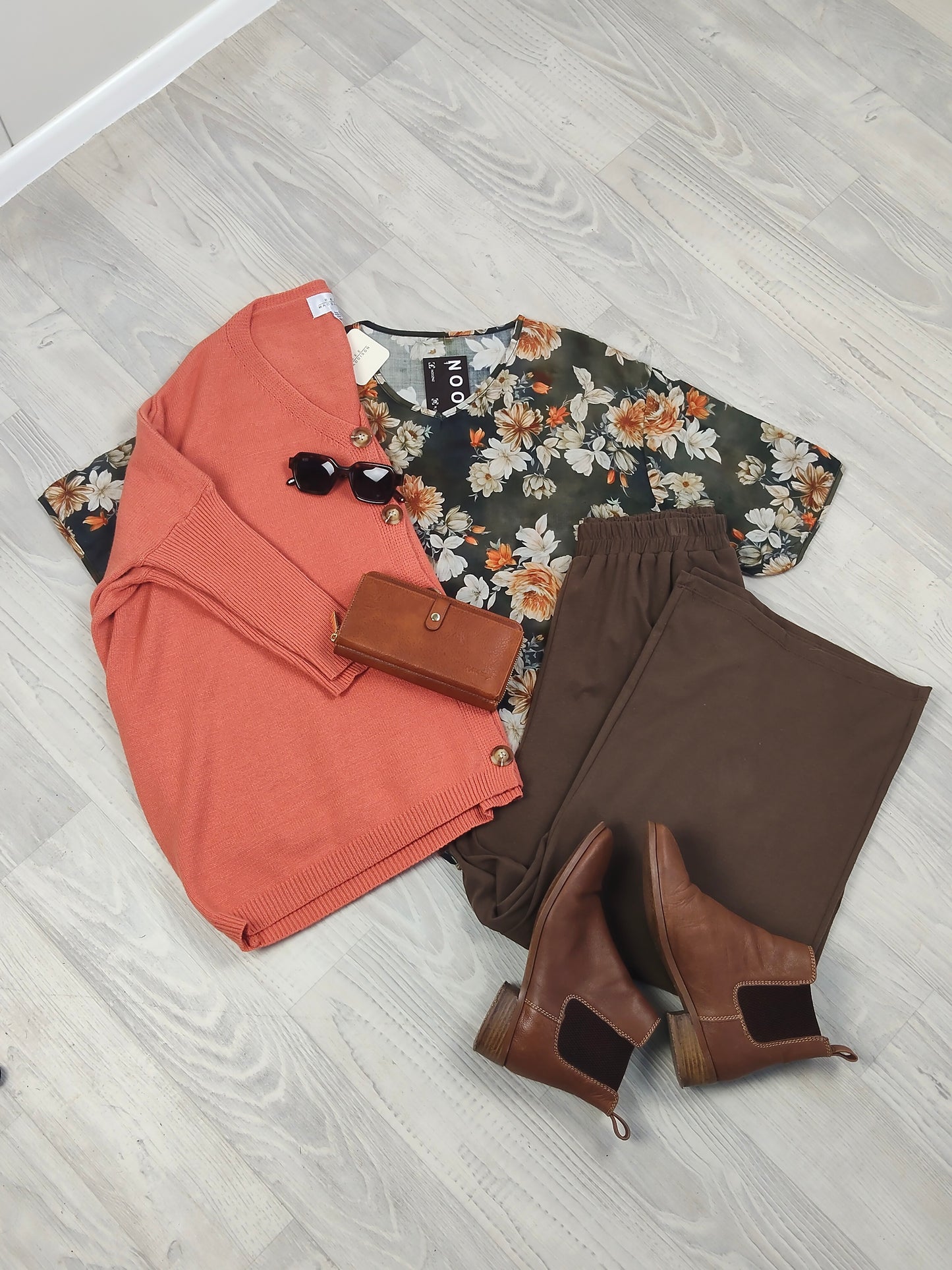 Short Sleeve Verity Tie Top - Faded Grey Floral