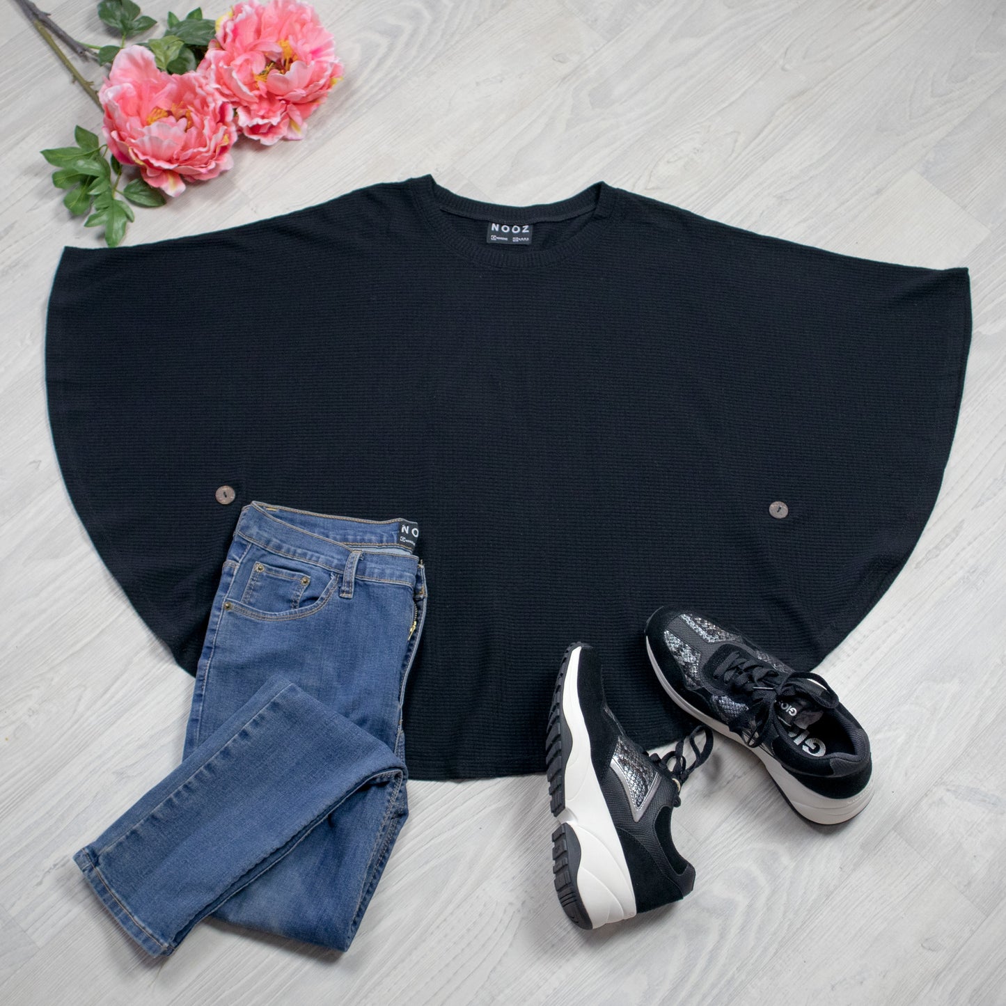 Kimmie Capelet - Black