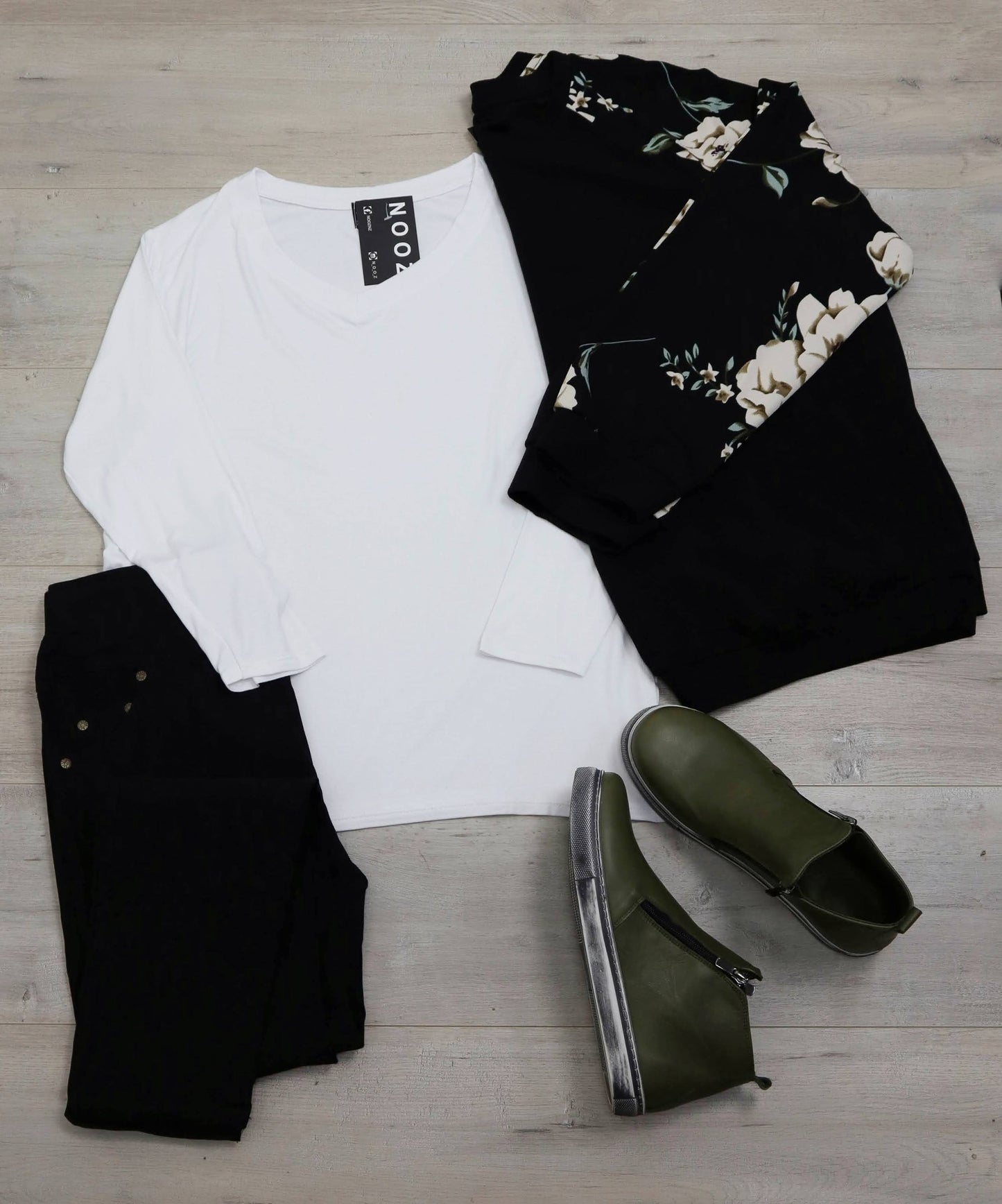 V-neck LS Essential Top - White