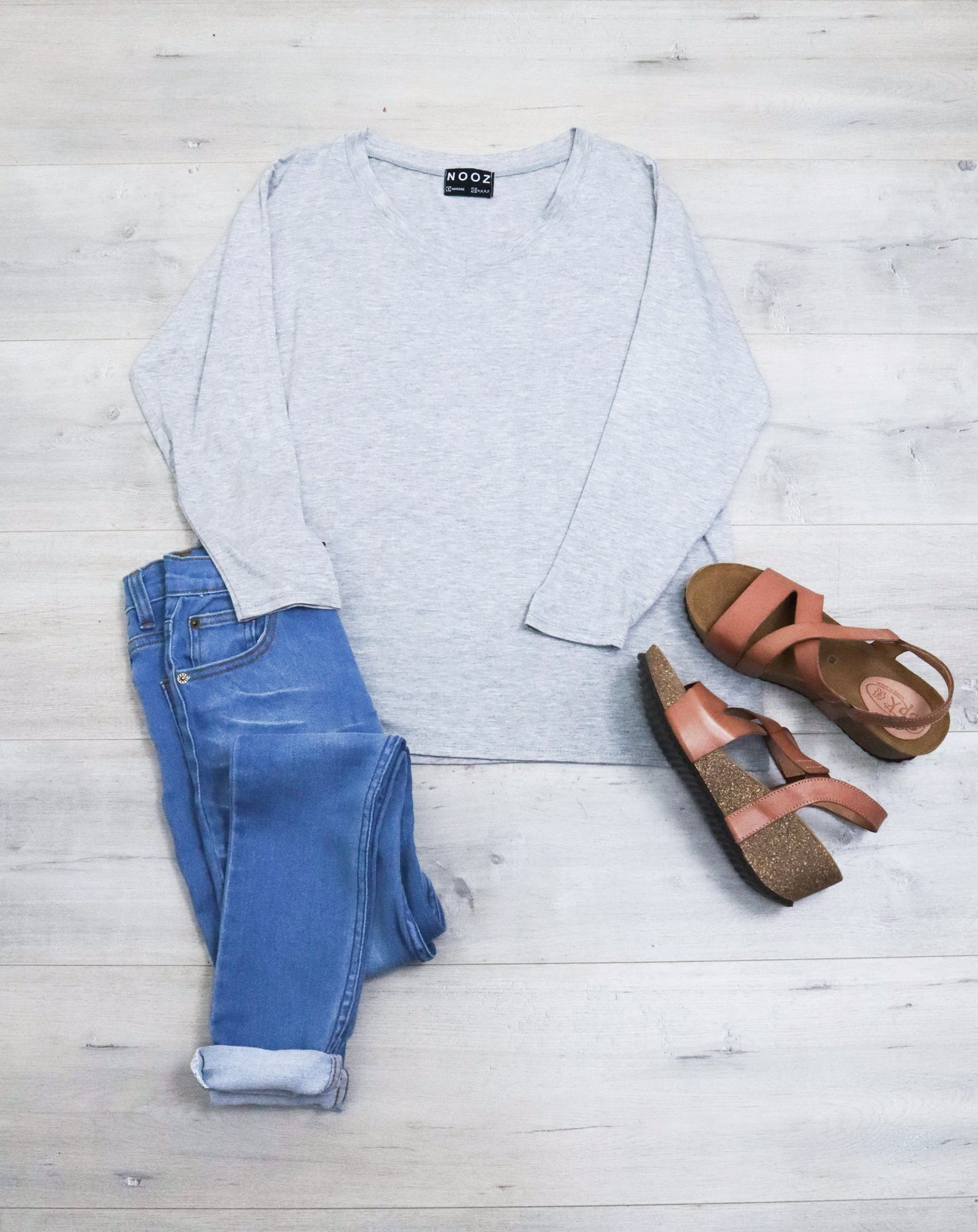 V-neck LS Essential Top - Light Grey
