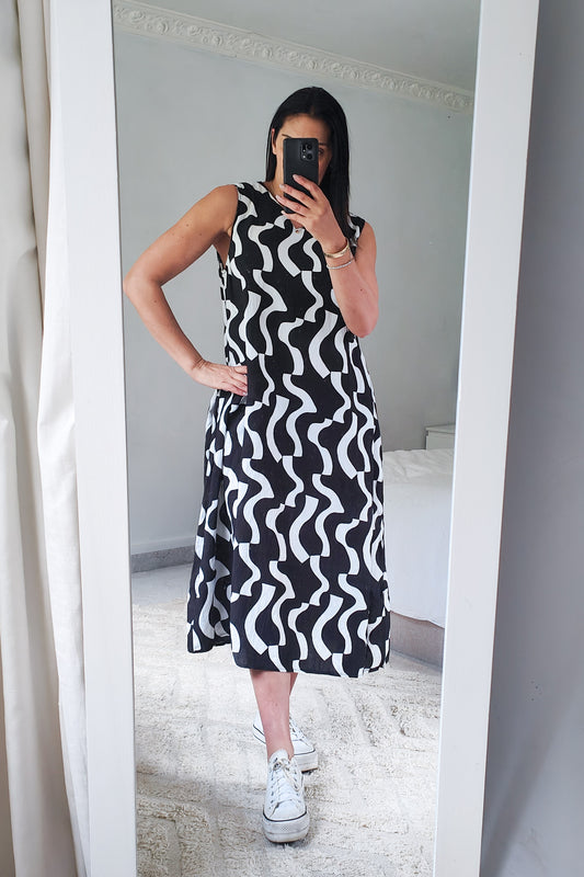 Bold B/W Swing Maxi Dress - Wavy
